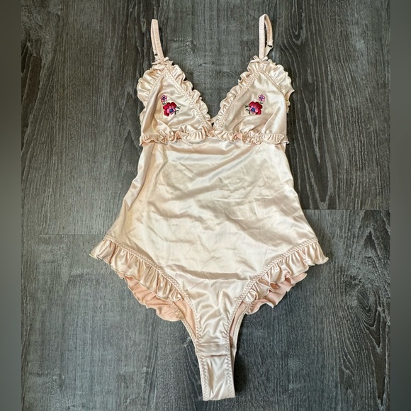 Stella McCartney***Satin High Leg Champagne Bodysuit w/Embroidery***Small $285 - Picture 2 of 7